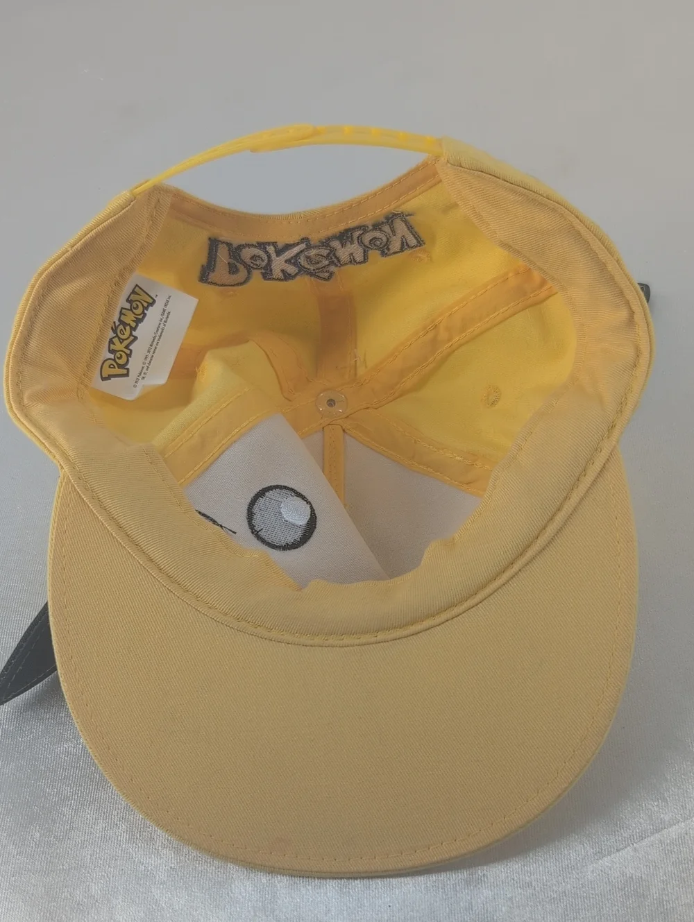 Pokemon Hat NWT !